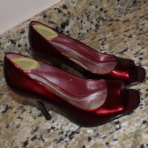 BCBG Generation Ariel Ruby Red Patent Peep Toe Heels Shoes Womens Size 6 1/2B - Picture 2 of 8